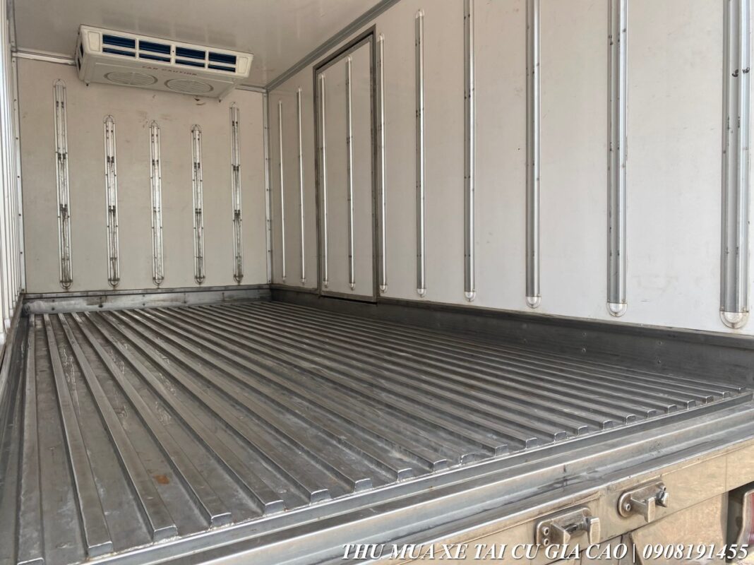 xe tải hyundai hd65 2t4 đông lạnh đời 2010 cabin đôi nhập khẩu nguyên chiếc