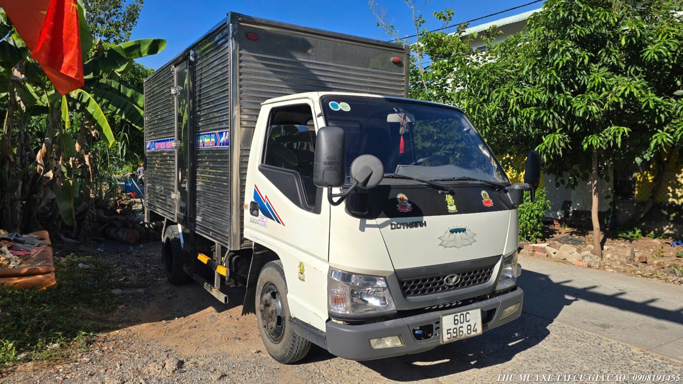 Xe tải Đô Thành 1t9 cũ IZ200 đời 2021 cực đẹp, xe zin không lỗi, lốp đẹp thùng kín 3m7