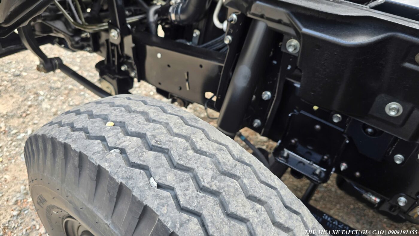 Isuzu QKR210 1t9 lướt đời 2023 không lỗi nhỏ thùng dài 4m3 lốp đẹp nguyên giàn