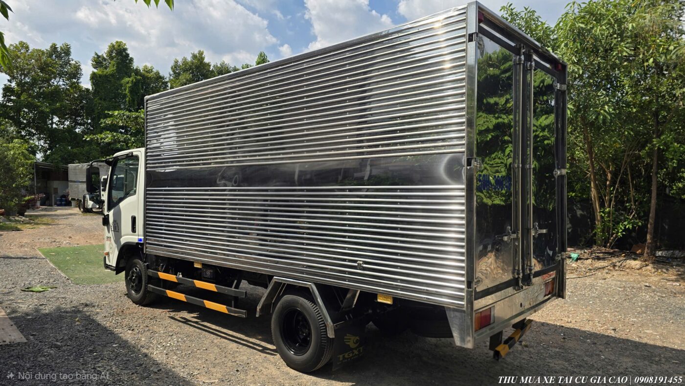 Isuzu QKR210 1t9 lướt đời 2023 không lỗi nhỏ thùng dài 4m3 lốp đẹp nguyên giàn