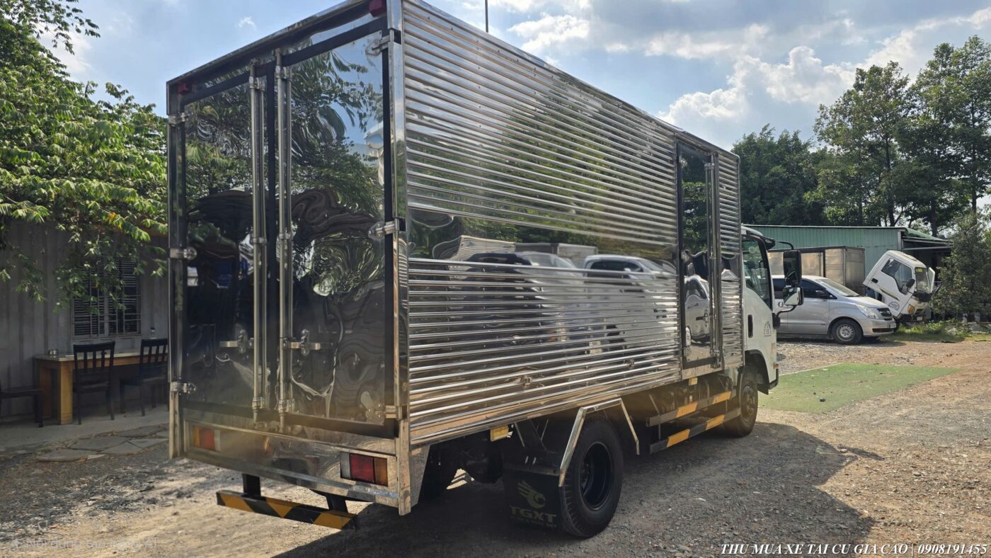 Isuzu QKR210 1t9 lướt đời 2023 không lỗi nhỏ thùng dài 4m3 lốp đẹp nguyên giàn