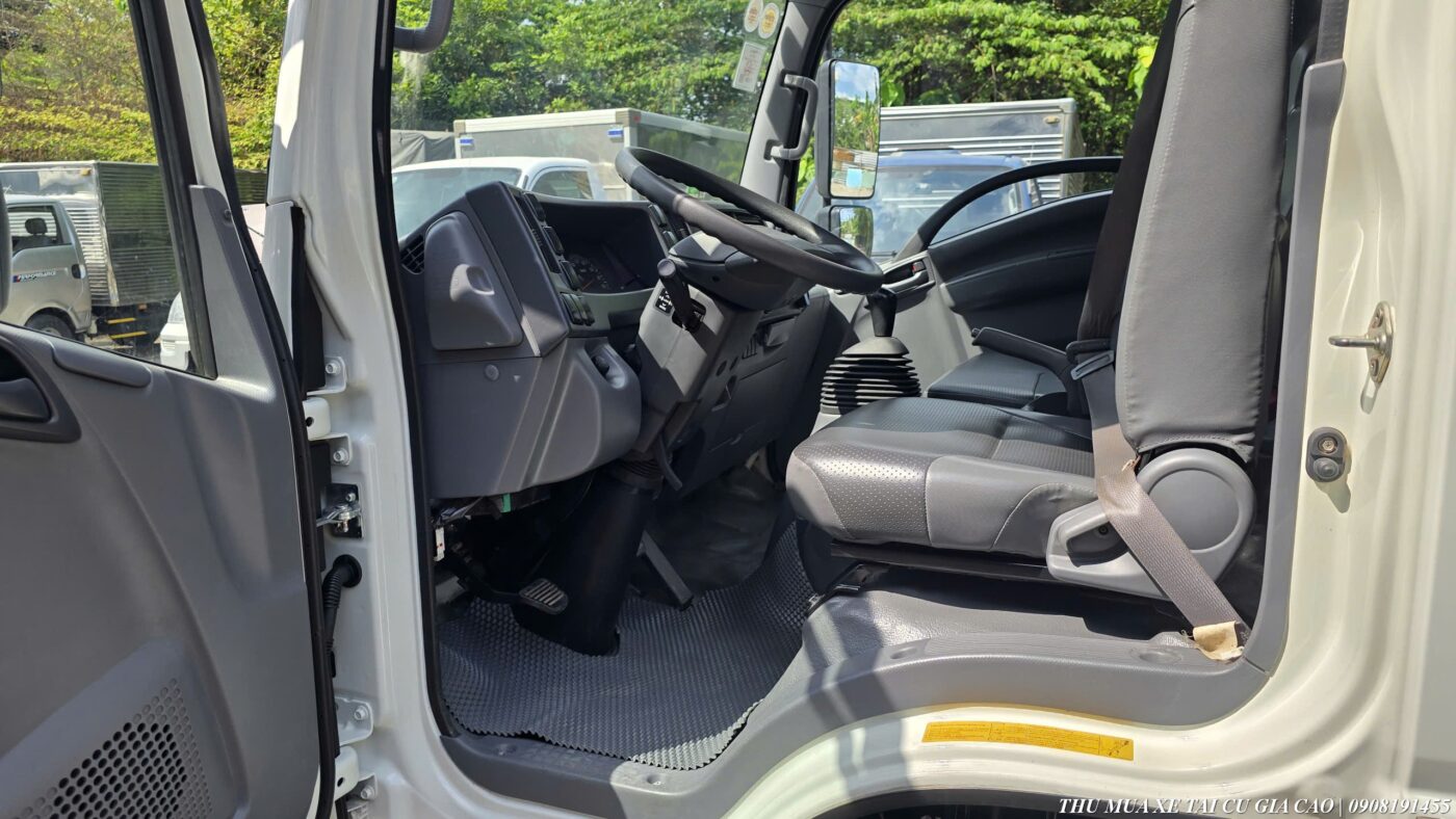 Isuzu QKR210 1t9 lướt đời 2023 không lỗi nhỏ thùng dài 4m3 lốp đẹp nguyên giàn